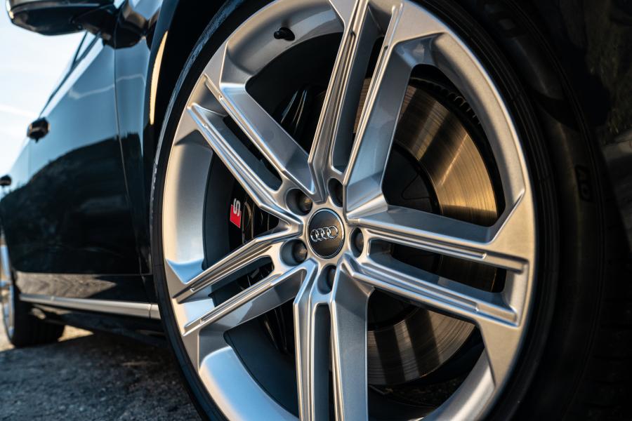 Колеса Audi S8 (D5) 2019 года  (NA) (фото 23 из 40)